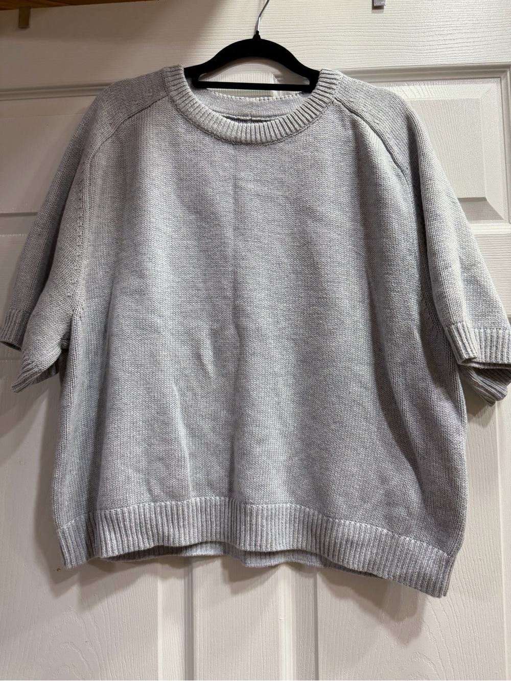 Abercrombie & Fitch Light Gray Short-Sleeve Crewneck Sweater